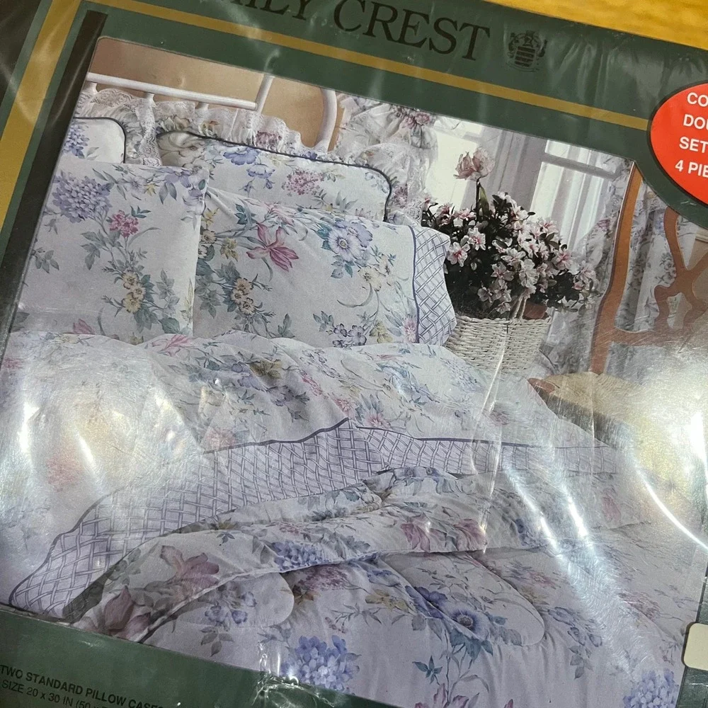 Family Crest Vintage Floral Double‎ Sheet Set 4 Piece Lavender Blue Cottagecore
